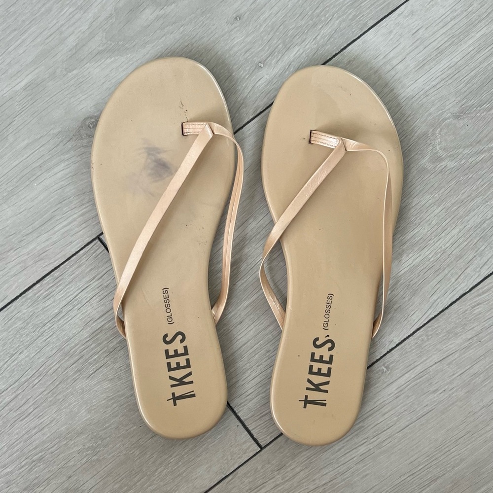 TKEES Glossy Nude-Strap Minimalist Flip Sandals